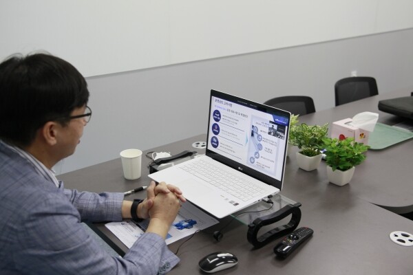 화상회의중인 심재홍 미래대학학장