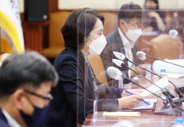 13일 열린 제18차 사회관계장관회의에서 유은혜 부총리가 모두발언을 하고 있다. 사진=교육부 제공