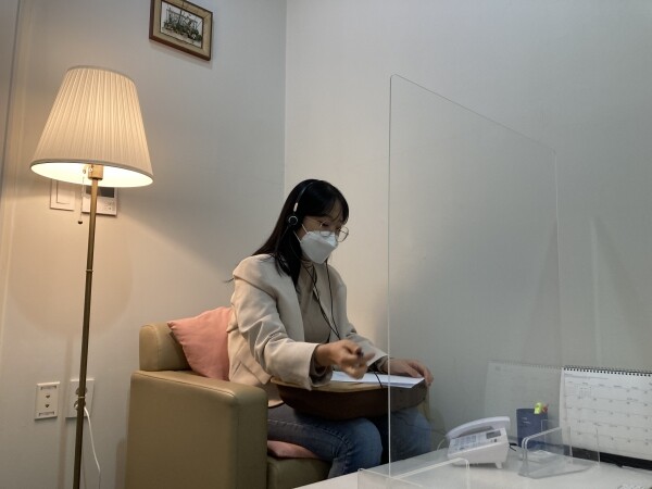 비대면으로 운영되고 있는 상담 모습