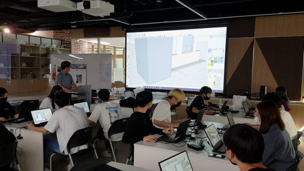 경복대 공간디자인학과 학생들이 자격증 수업을 듣고 있다. 사진=경복대 제공