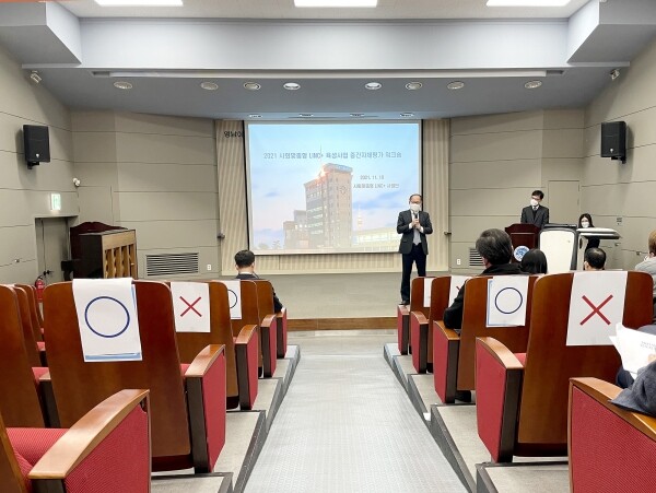 이재용 총장이 지난 10일 영남이공대 사회맞춤형 LINC+육성사업 중간 자체평가 워크숍에서 인사말을 하고 있다. 사진=영남이공대 제공