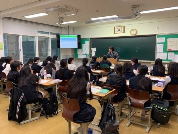서울의 한 중학교 수업 모습. 위 사진은 기사의 특정한 내용과 관련 없음. 사진=대학저널DB