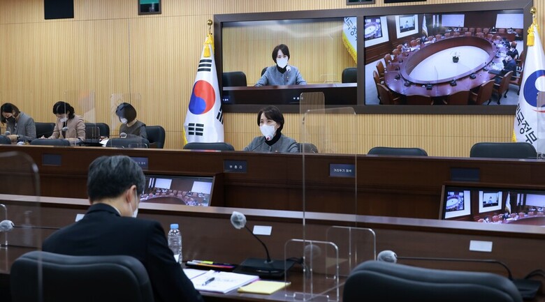 22일 열린 제23차 사회관계장관회의에서 유은혜 부총리 겸 교육부 장관이 모두발언을 하고 있다. 사진=교육부 제공