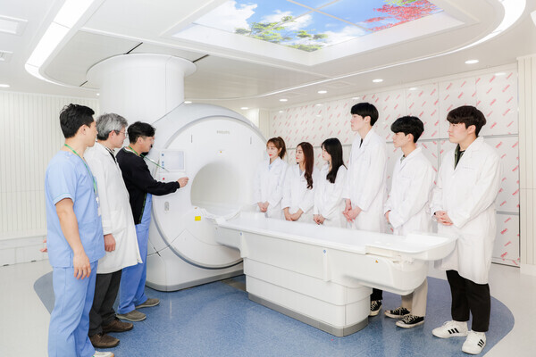 건양대 방사선학과 학생들이 건양대학교병원에서 실습을 하고 있다. 사진=건양대 제공