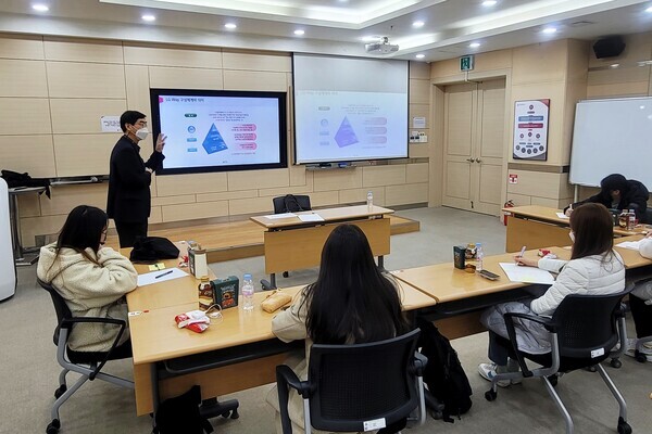 연암대 학생들이 ‘LG 계열사, 관계사 취업 준비반’ 취업 특강을 듣고 있다. 사진=연암대 제공