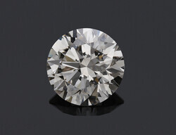 서울시립대 연구팀이 케이디티다이아몬드와의 산학협력으로 가공에 성공한 1.27캐럿 합성다이아몬드. 사진=서울시립대 제공