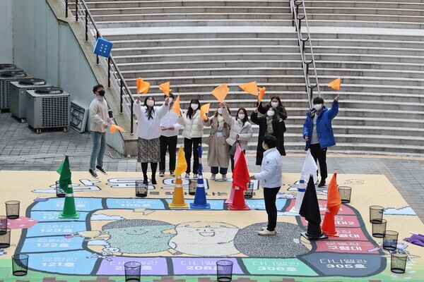 삼육대 신입생들이 MVP 캠프 '삼육의 마블' 보드게임에 참여하고 있다. 사진=삼육대 제공