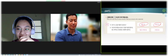 안양대 교육대학원 외국어로서의한국어교육전공 학생(오른쪽)이 온라인을 통해 베트남 학생에게 한국어를 가르치고 있다. 사진=안양대 제공