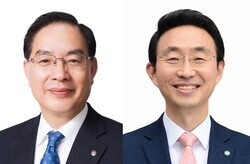 하윤수(왼쪽) 전 교총회장과 권택환 회장 직무대행. 사진=교총 제공