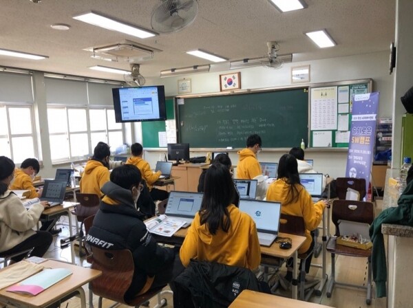 전국시·도교육감협의회는&nbsp;시·도교육과정 분권화, 자율화 등의 내용이 담긴 교육과정 현장 네트워크 ‘2022개정 교육과정 제안서’를 교육부에 전달했다. 사진=경북도교육청 제공(사진은 기사의 특정내용과 관련 없음)