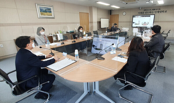 전민현 인제대 총장이 '인제대-일본 치바현립보건의료대학' 심포지엄에서 발언하고 있다. 사진=인제대 제공