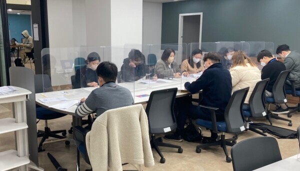 서일대 대학일자리플러스본부와 행정부서 담당자들이 협력체계 강화를 위한 간담회를 하고 있다. 사진=서일대 제공