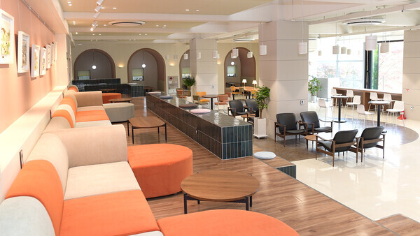 순천향대 새롭게 단장한 향설 기념 중앙도서관 1층 복합문화공간 ‘아고라 에토스’ 내부 모습. 사진=순청향대 제공