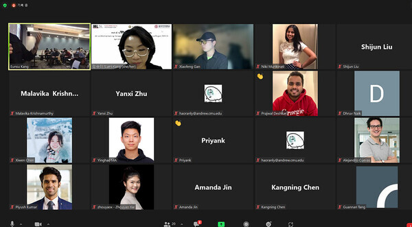 강수미 동덕여대 교수가 줌을 활용해 카네기멜론대학 Art & Machine Learning Department 초청 특강을 진행하고 있다. 사진=동덕여대 제공