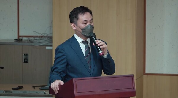 4월 14일 열린 국회 포럼에서 배상훈 교수가 고등교육의 위기 주제 발표를 하고 있다. 사진=유튜브 화면 캡쳐