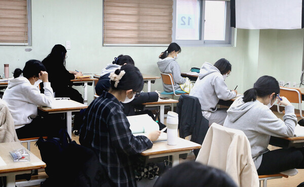 지난해 11월 2022학년도 수능을 치르고 있는 학생들 사진=대전시교육청 제공