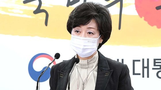 4월 26일 당시 대통령직인수위원회 정무사법행정분과 인수위원으로 활동하던 박순애 후보자가 서울 종로구 통의동 인수위 기자회견장에서 브리핑을 하고 있다.