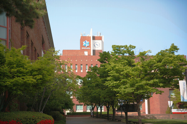 한국공학대학교 전경(종합교육관-시계탑)