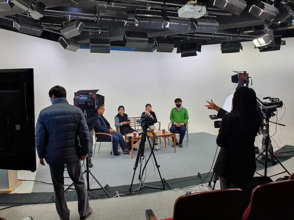 대구대 권순우 특수교육과 교수의 '수어의 이해' 강좌 중 ‘학습자와 만남의 날’ 장면. 사진=대구대 제공