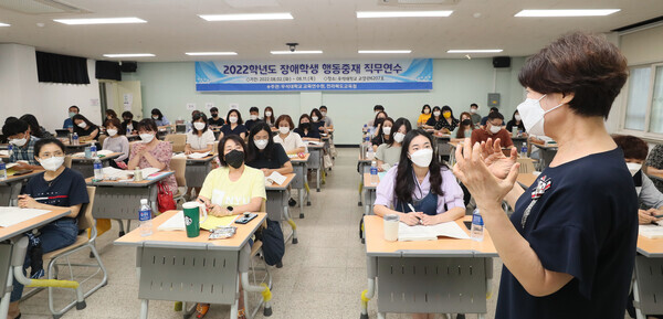 우석대 교육연수원이 2일 특수교육 담당 교사 50명을 대상으로 ‘2022년도 장애학생 행동중재 직무연수’를 시작했다.