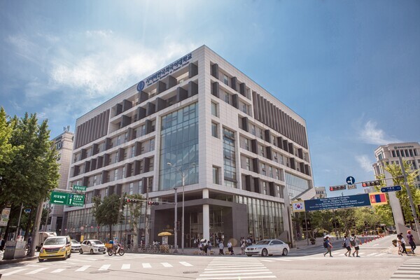 사이버한국외국어대 본관. 