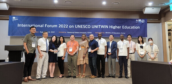 한동대학교가 7일부터 14일까지 르완다, 케냐, 페루 등 각 국가별 교수진을 초청해 ‘유네스코 UNITWIN 고등교육 국제포럼’ 행사를 열었다.