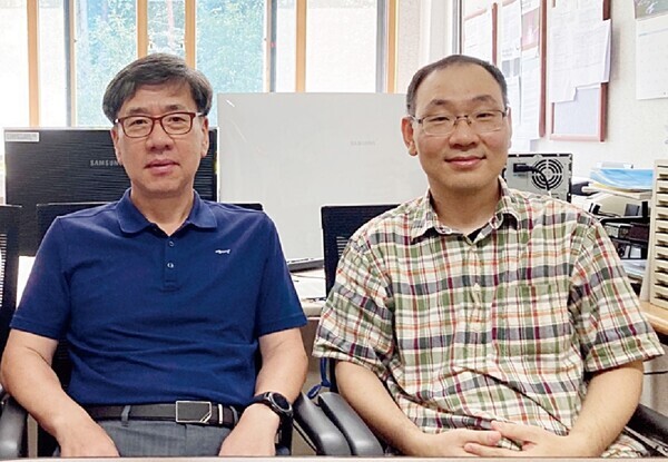 목포대 남상호(왼쪽) 교수와 이용훈 교수.
