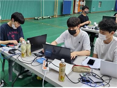 IT융합전자회로 설계·제작 경진대회 대상 수상 ‘그랜드 캐드맨’ 팀. 사진=대림대 제공