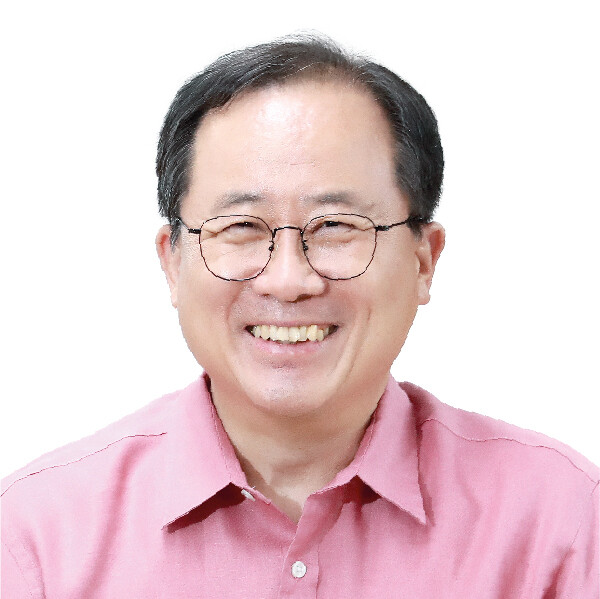 부산시교육청이 김석준 전 교육감을 직권남용 등의 혐의로 검찰에 고발한 상태다. 사진=김석준 전 교육감 블로그 