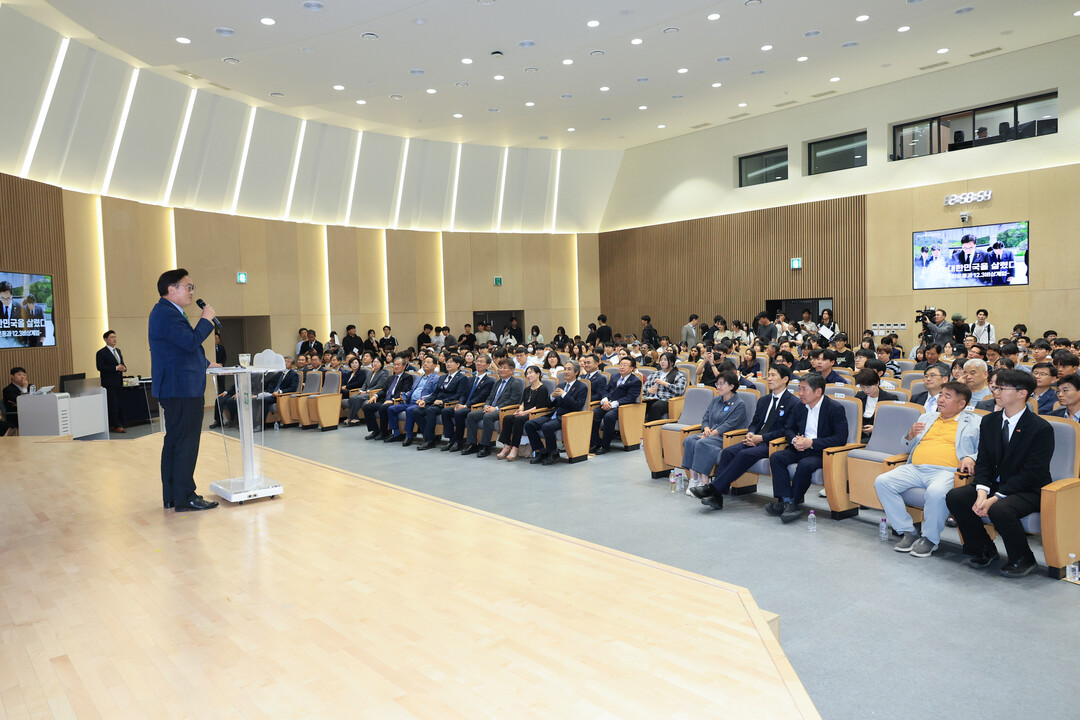 우원식 국회의장, 전남대서 ‘광주가 ...